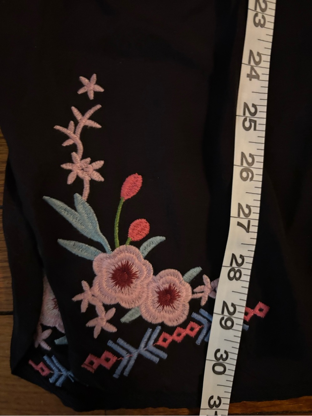Black Floral Embroidered Women's Tunic with V-Neck - Picture 4 of 10